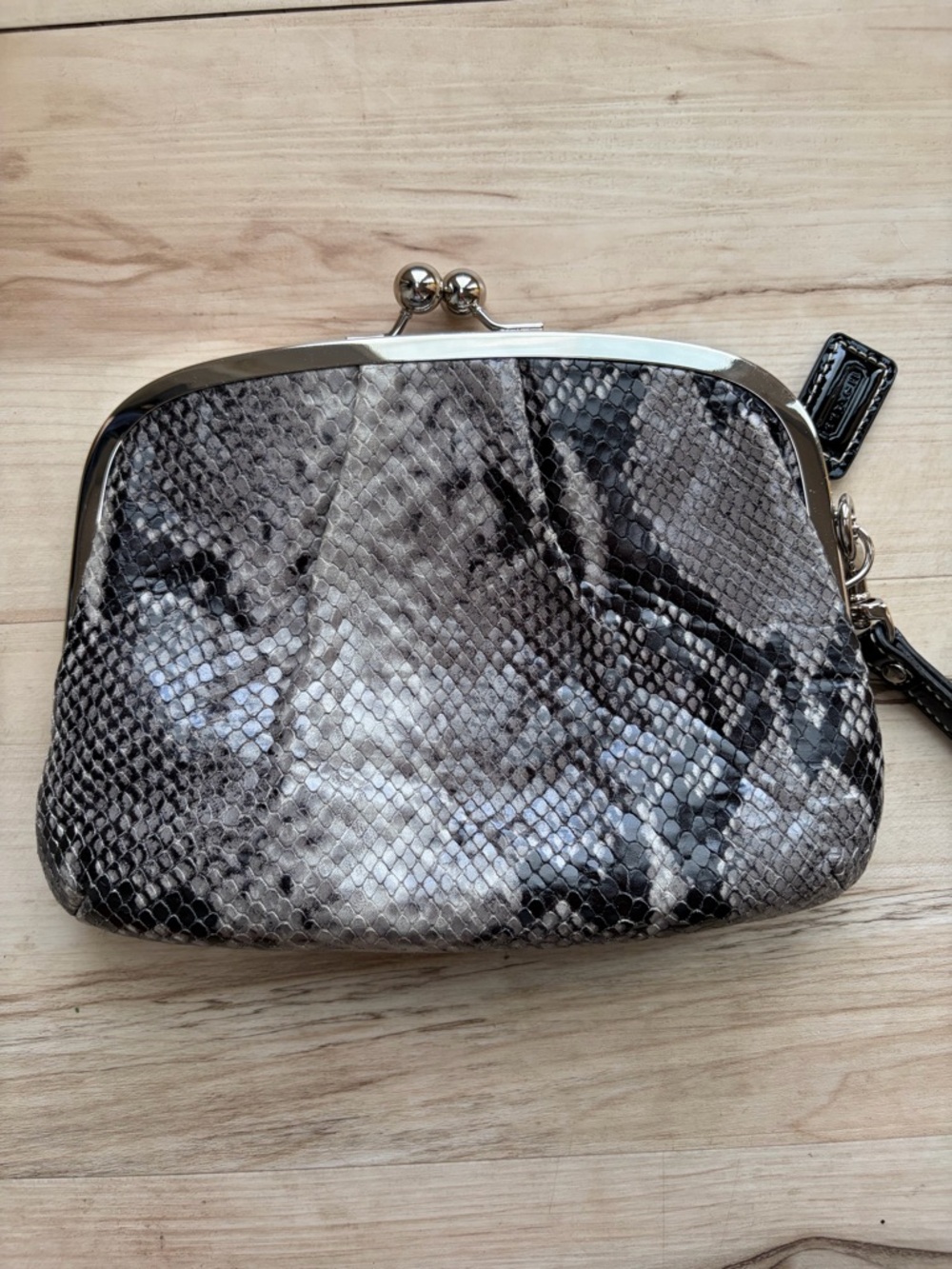 Coach Women’s Gray Snake-Effect Clutch Bag by - Picture 1 of 10